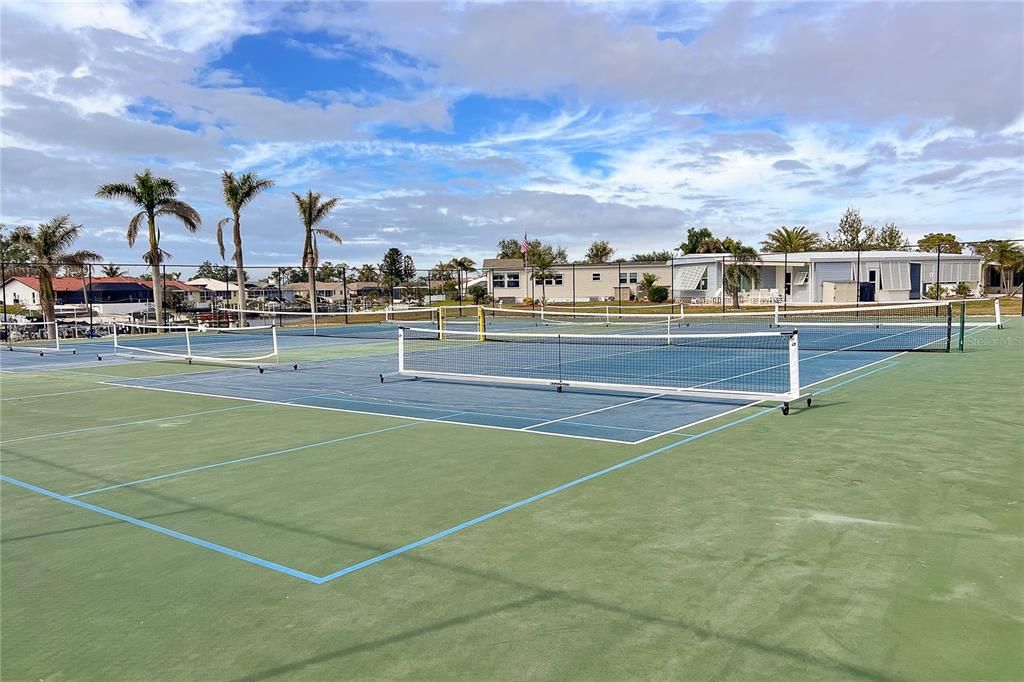 Active With Contract: $184,000 (2 beds, 2 baths, 1448 Square Feet)