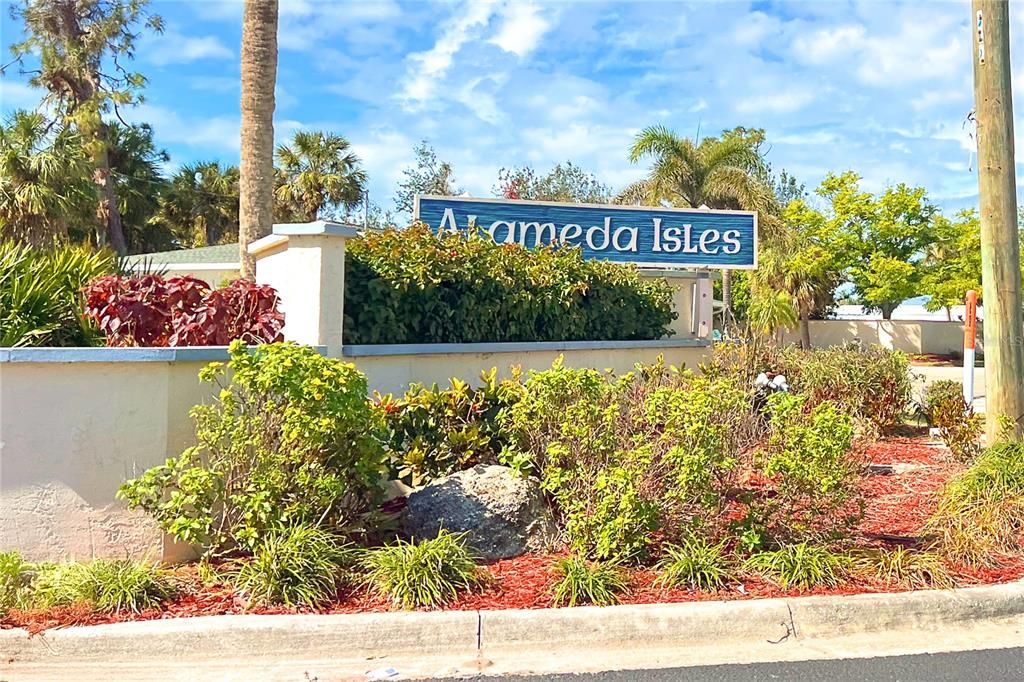 Active With Contract: $184,000 (2 beds, 2 baths, 1448 Square Feet)