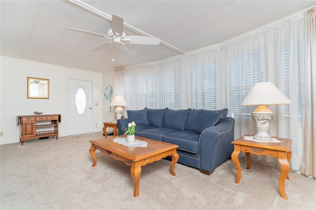 Active With Contract: $184,000 (2 beds, 2 baths, 1448 Square Feet)