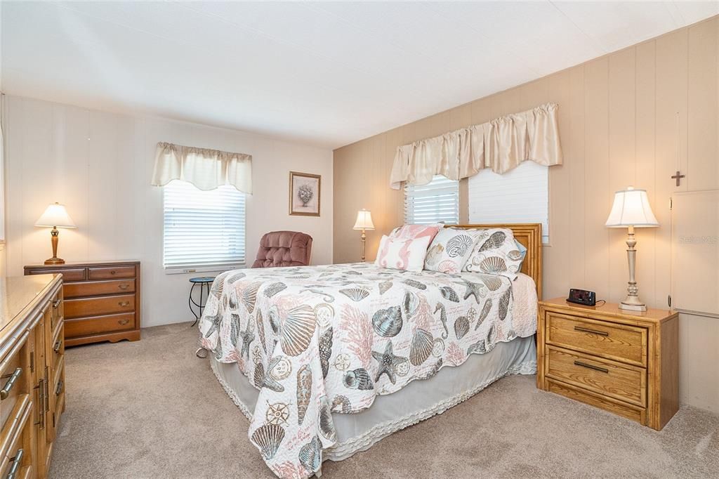 Active With Contract: $184,000 (2 beds, 2 baths, 1448 Square Feet)