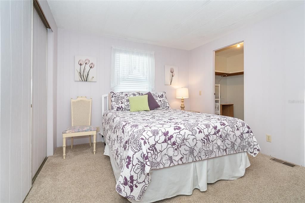 Active With Contract: $184,000 (2 beds, 2 baths, 1448 Square Feet)