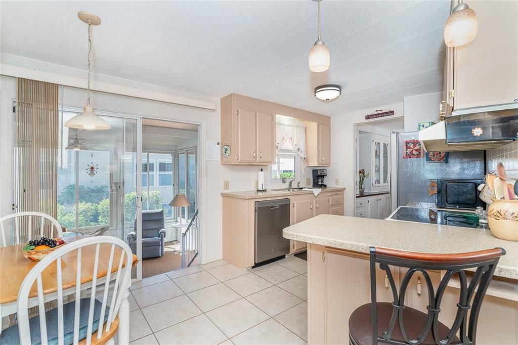 Active With Contract: $184,000 (2 beds, 2 baths, 1448 Square Feet)