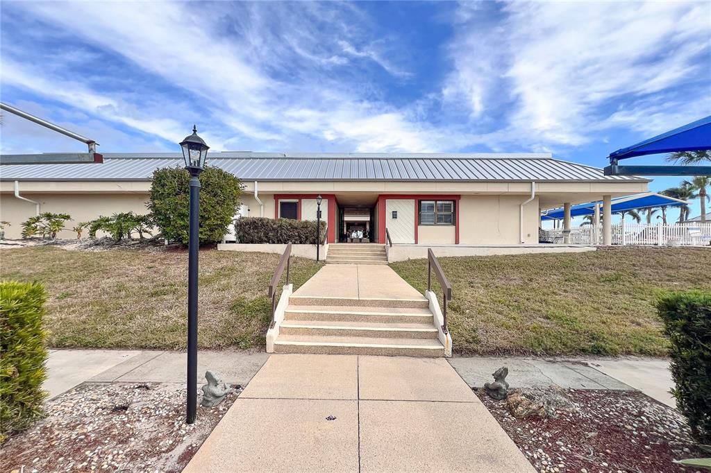 Active With Contract: $184,000 (2 beds, 2 baths, 1448 Square Feet)