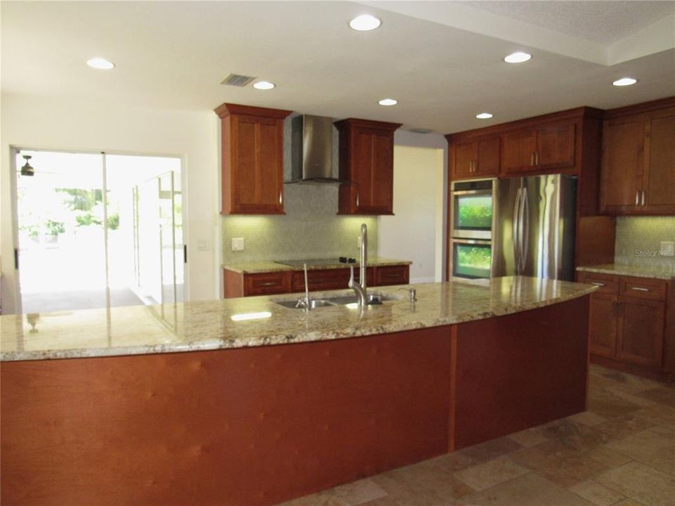 Activo con contrato: $374,900 (3 camas, 2 baños, 1941 Pies cuadrados)