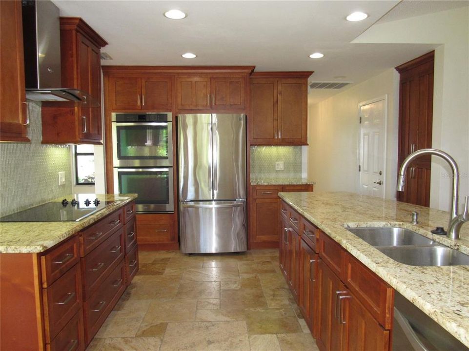 Activo con contrato: $374,900 (3 camas, 2 baños, 1941 Pies cuadrados)