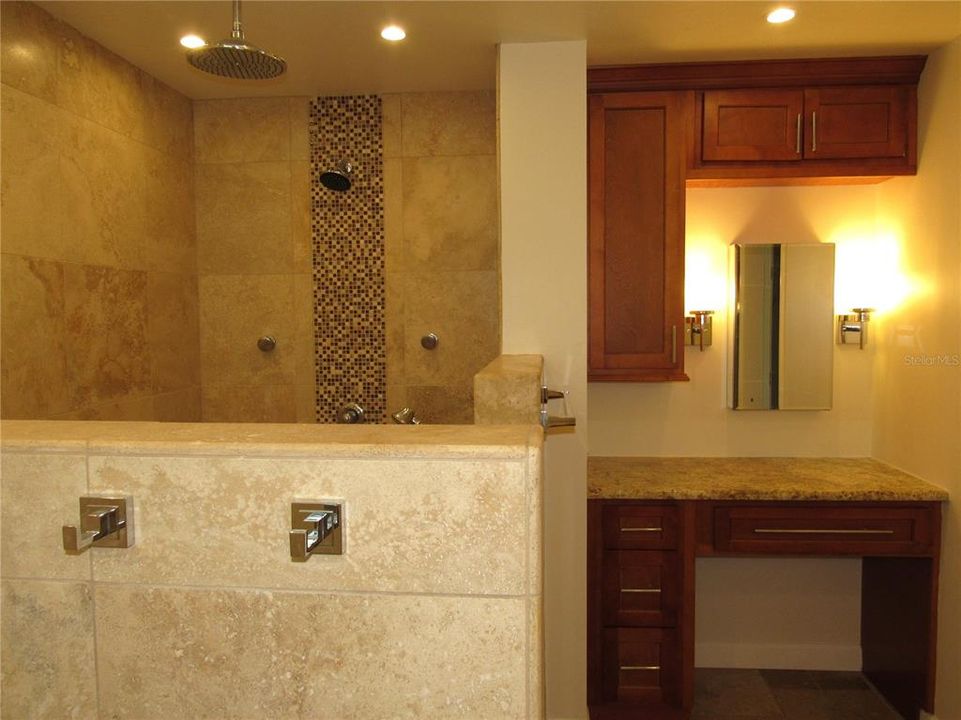 Activo con contrato: $374,900 (3 camas, 2 baños, 1941 Pies cuadrados)