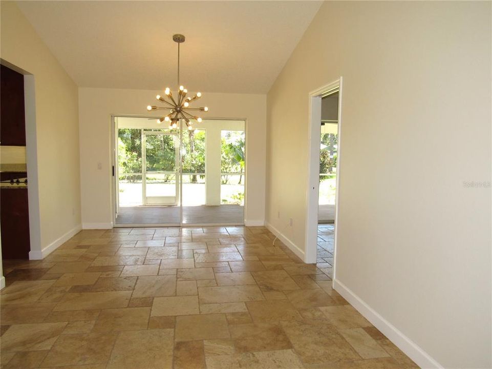 Activo con contrato: $374,900 (3 camas, 2 baños, 1941 Pies cuadrados)