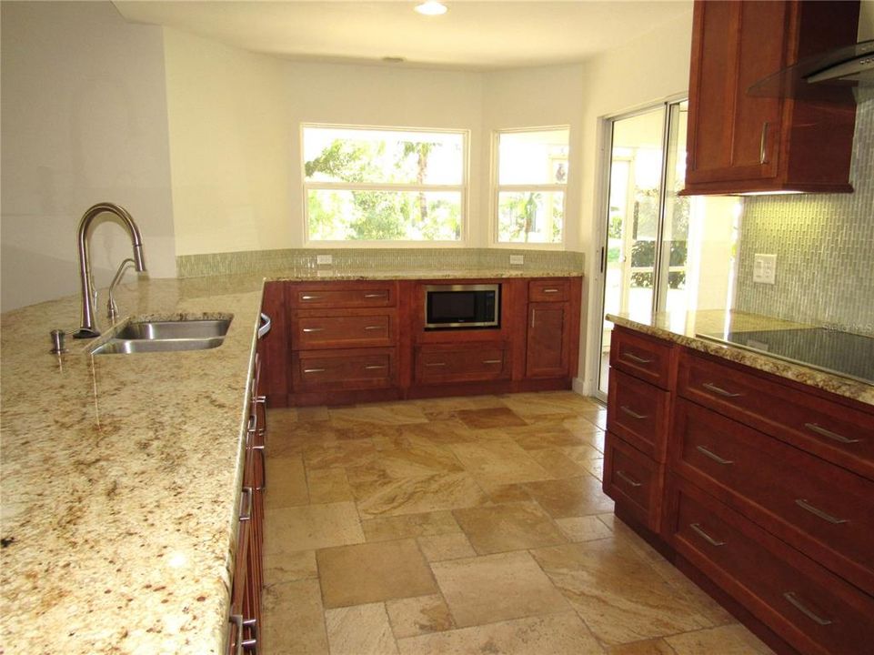 Activo con contrato: $374,900 (3 camas, 2 baños, 1941 Pies cuadrados)