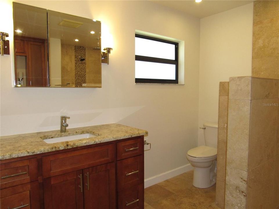 Activo con contrato: $374,900 (3 camas, 2 baños, 1941 Pies cuadrados)