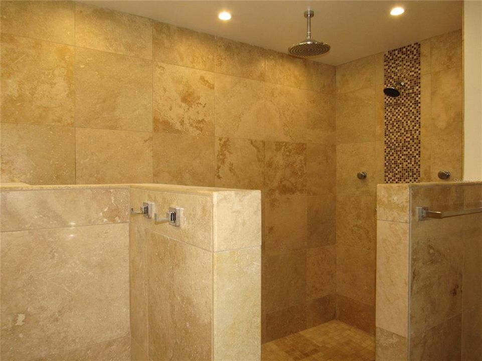 Activo con contrato: $374,900 (3 camas, 2 baños, 1941 Pies cuadrados)