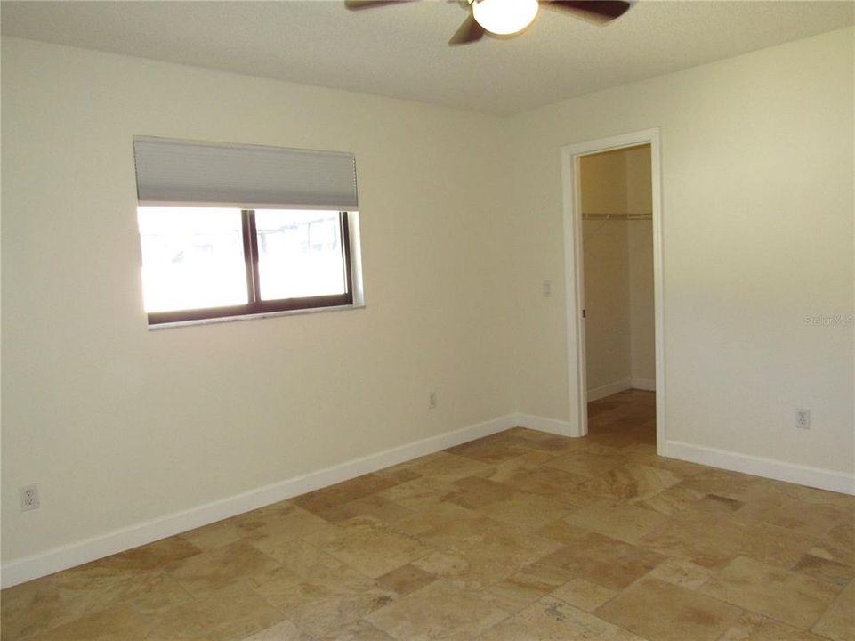 Activo con contrato: $374,900 (3 camas, 2 baños, 1941 Pies cuadrados)