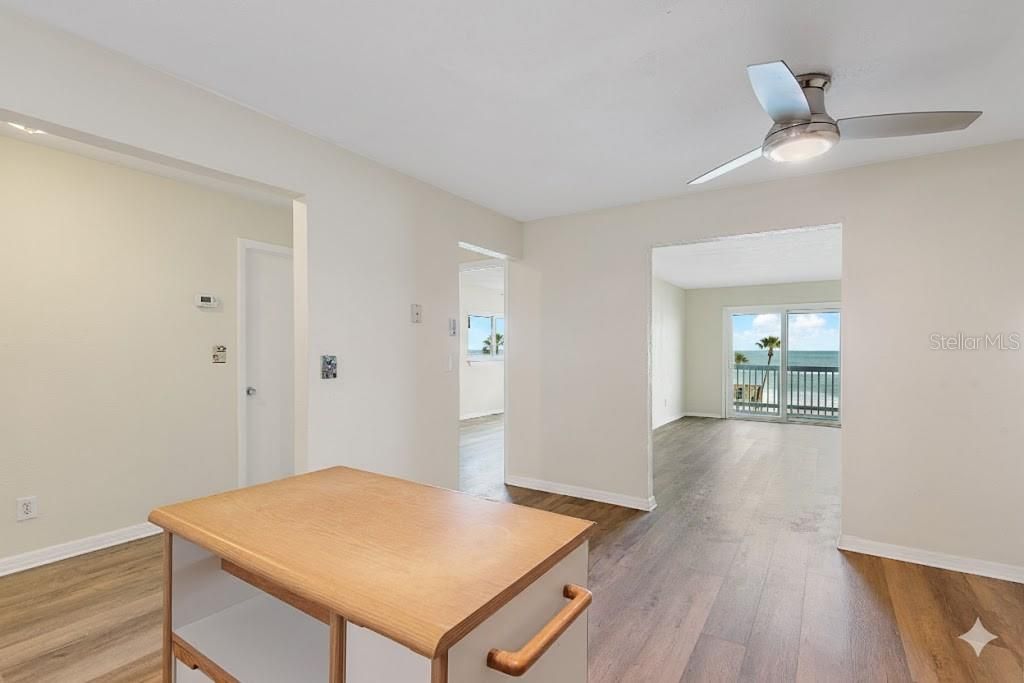 待售: $449,900 (1 贝兹, 1 浴室, 740 平方英尺)