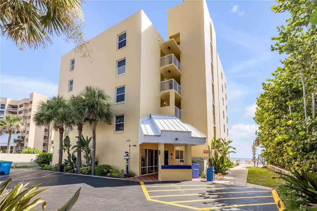 Active With Contract: $599,000 (2 beds, 2 baths, 871 Square Feet)