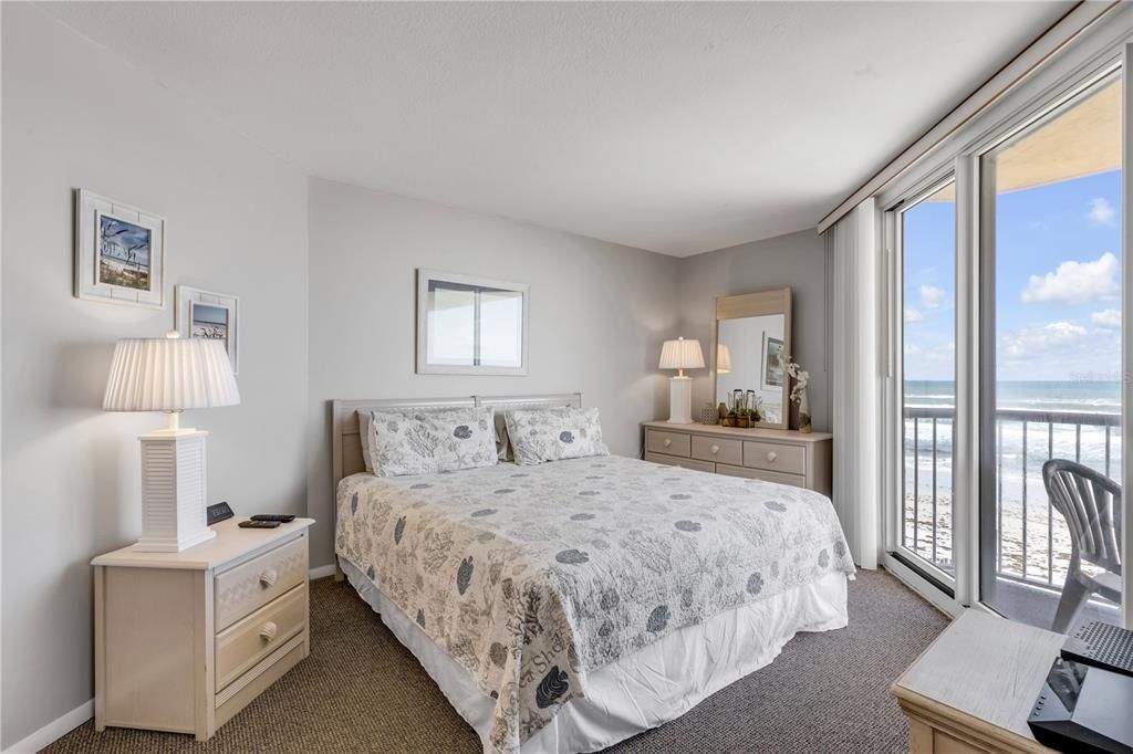 Active With Contract: $599,000 (2 beds, 2 baths, 871 Square Feet)