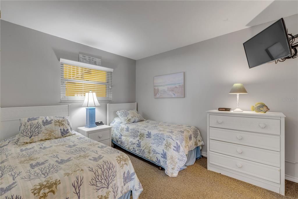 Active With Contract: $599,000 (2 beds, 2 baths, 871 Square Feet)