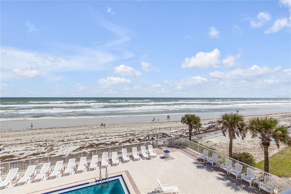 Active With Contract: $599,000 (2 beds, 2 baths, 871 Square Feet)