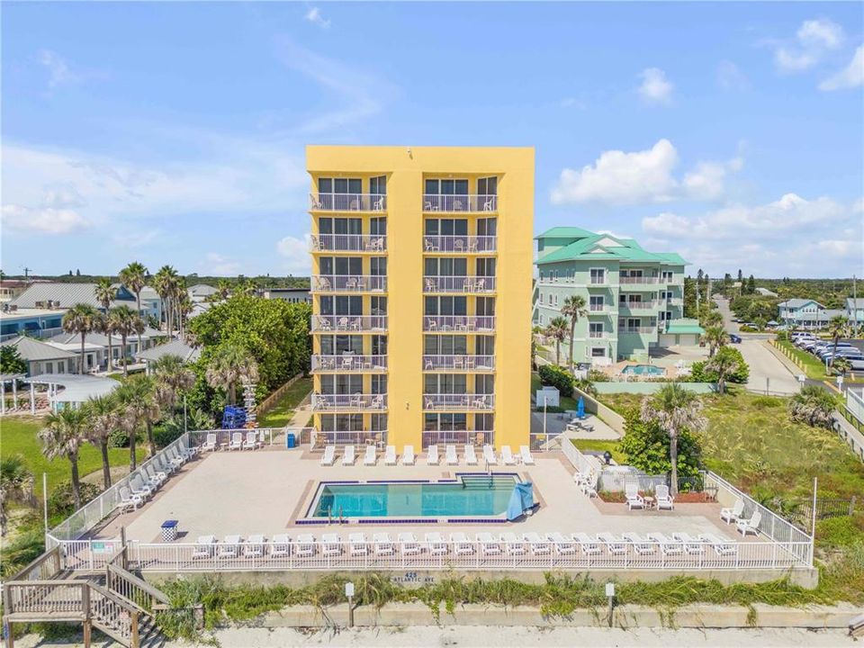 Active With Contract: $599,000 (2 beds, 2 baths, 871 Square Feet)