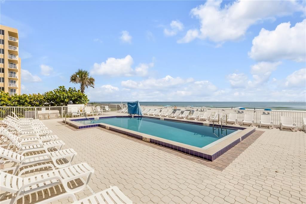 Active With Contract: $599,000 (2 beds, 2 baths, 871 Square Feet)