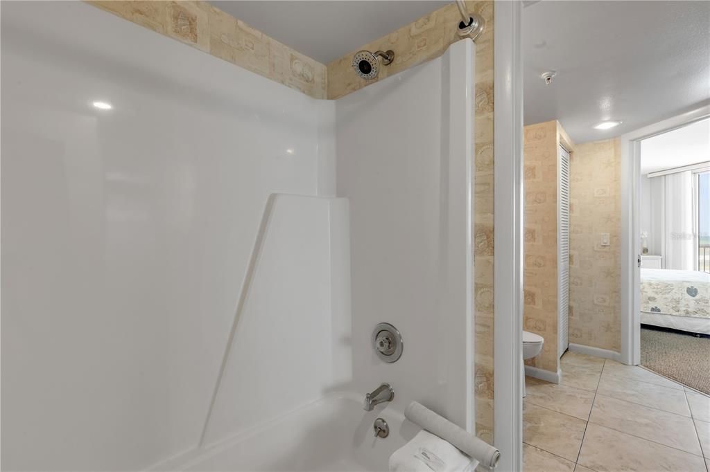 Active With Contract: $599,000 (2 beds, 2 baths, 871 Square Feet)