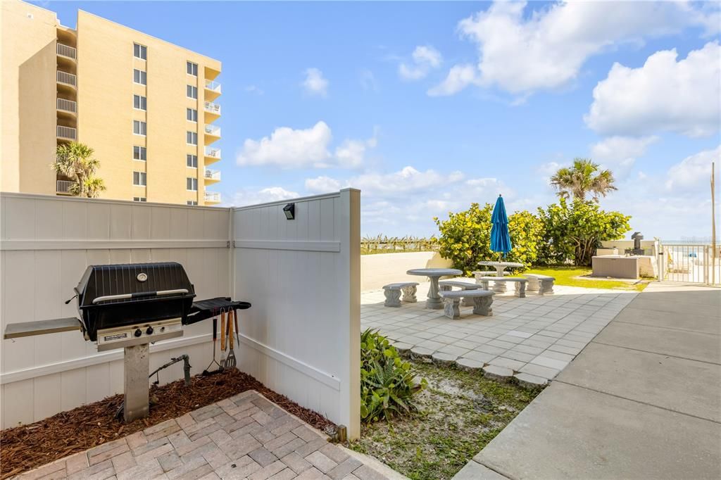 Active With Contract: $599,000 (2 beds, 2 baths, 871 Square Feet)