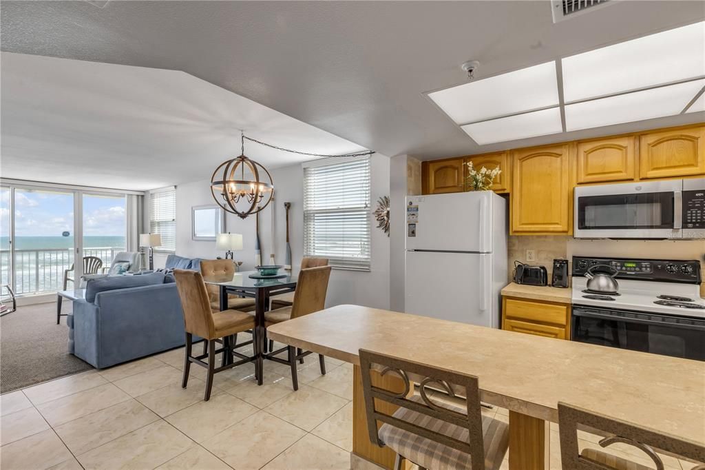 Active With Contract: $599,000 (2 beds, 2 baths, 871 Square Feet)