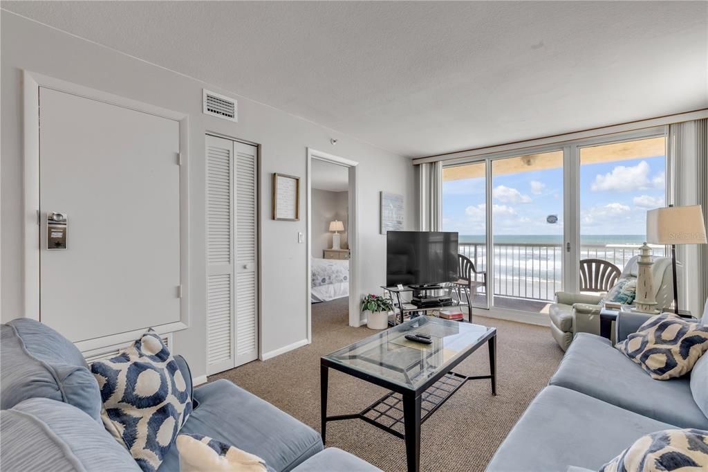 Active With Contract: $599,000 (2 beds, 2 baths, 871 Square Feet)