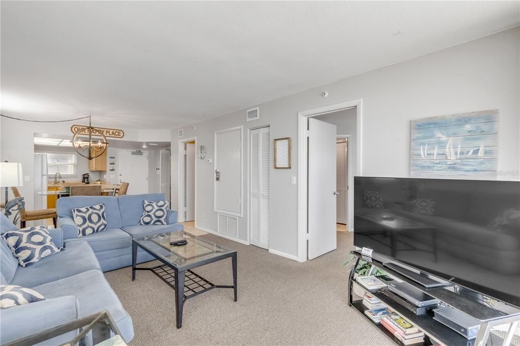 Active With Contract: $599,000 (2 beds, 2 baths, 871 Square Feet)