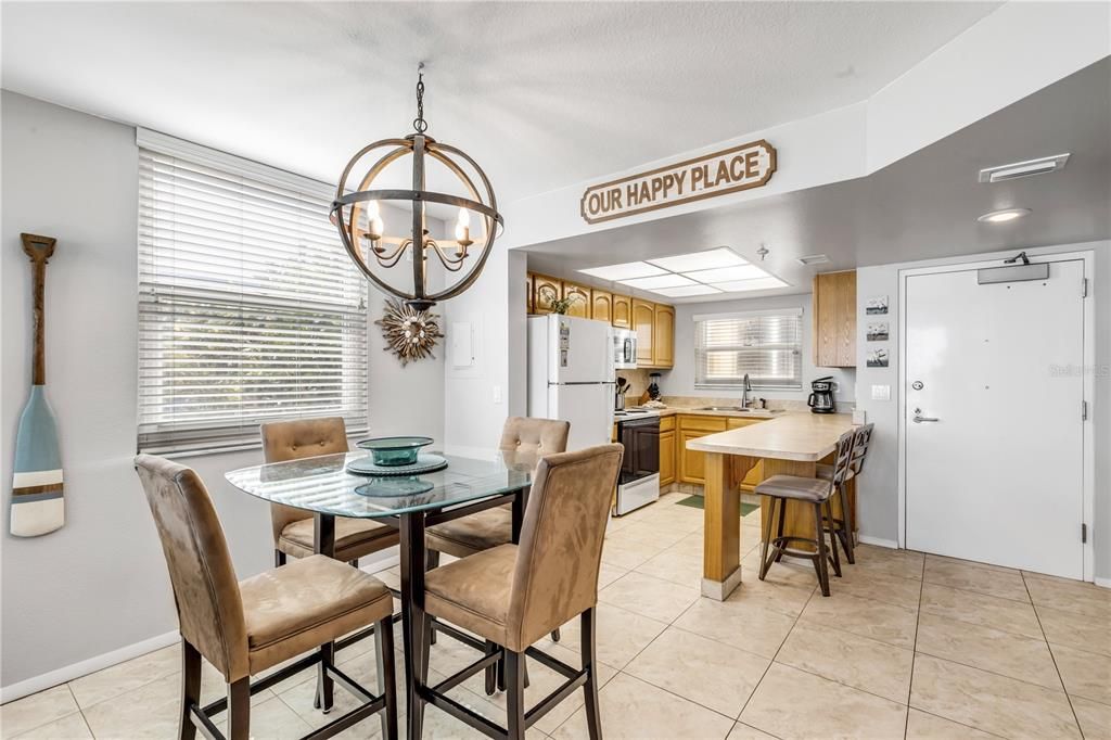 Active With Contract: $599,000 (2 beds, 2 baths, 871 Square Feet)