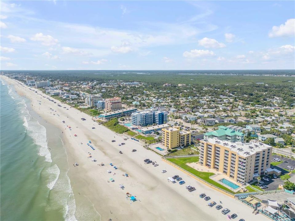 Active With Contract: $599,000 (2 beds, 2 baths, 871 Square Feet)