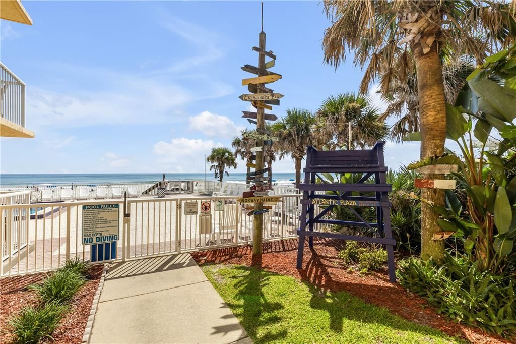 Active With Contract: $599,000 (2 beds, 2 baths, 871 Square Feet)