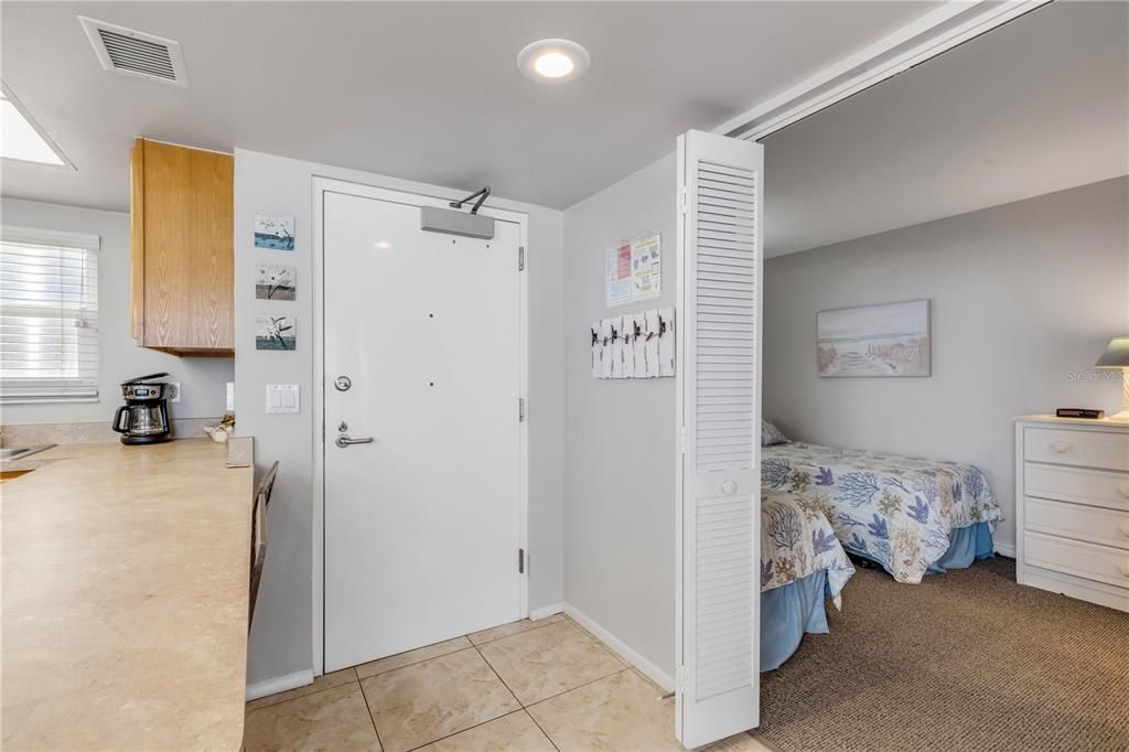 Active With Contract: $599,000 (2 beds, 2 baths, 871 Square Feet)