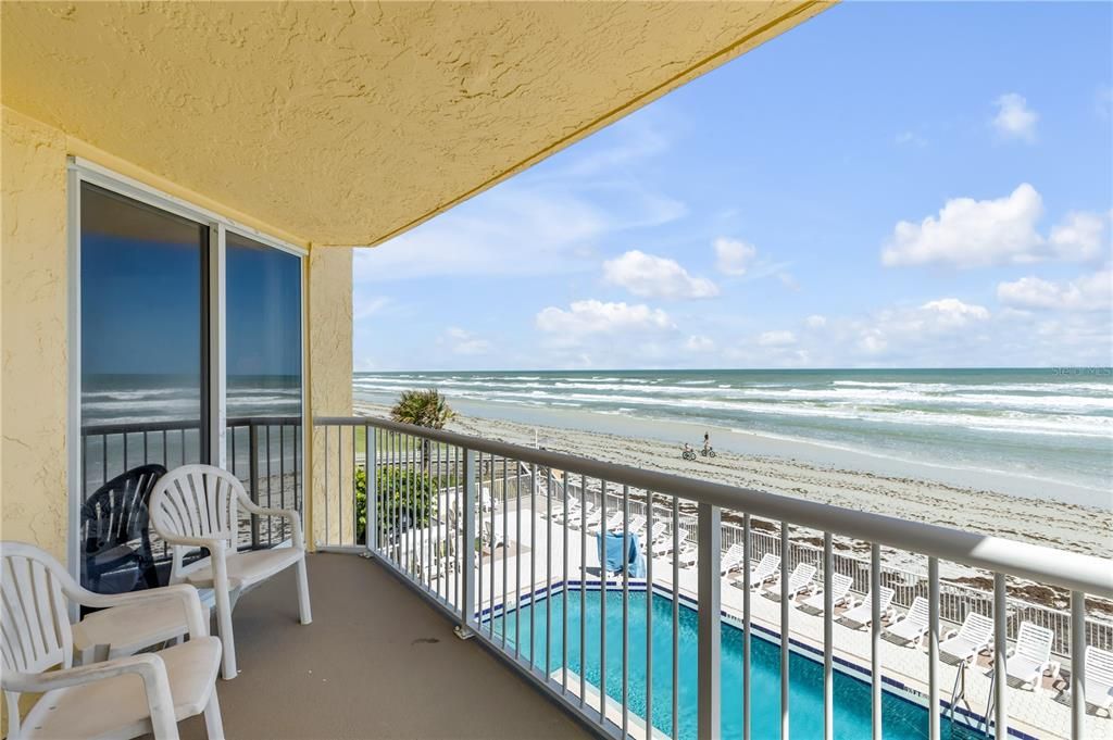 Active With Contract: $599,000 (2 beds, 2 baths, 871 Square Feet)