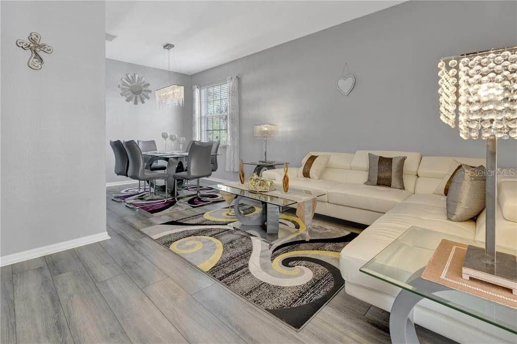 For Sale: $515,000 (5 beds, 3 baths, 2270 Square Feet)