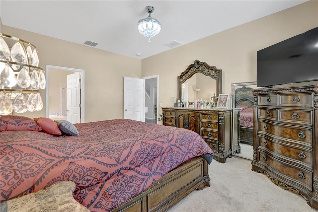 For Sale: $515,000 (5 beds, 3 baths, 2270 Square Feet)