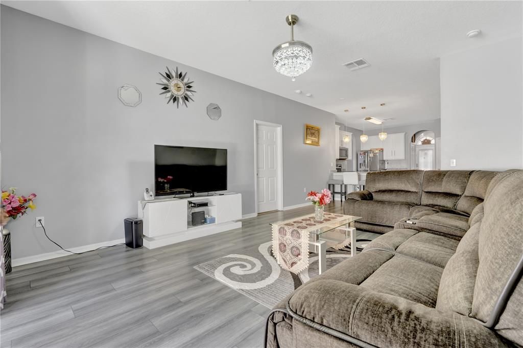 For Sale: $515,000 (5 beds, 3 baths, 2270 Square Feet)