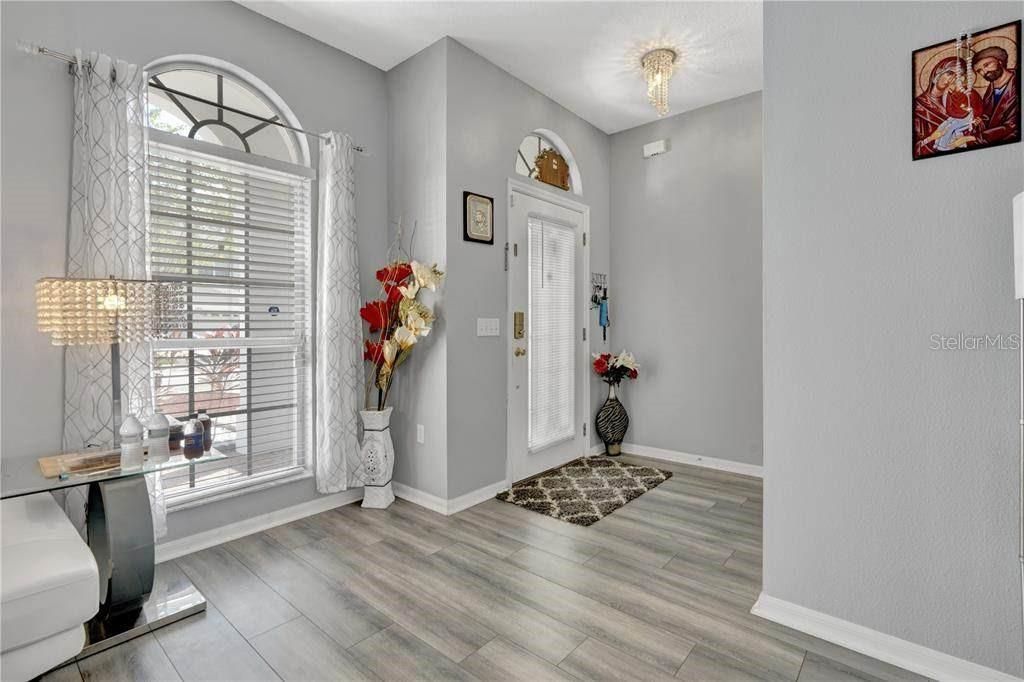 For Sale: $515,000 (5 beds, 3 baths, 2270 Square Feet)