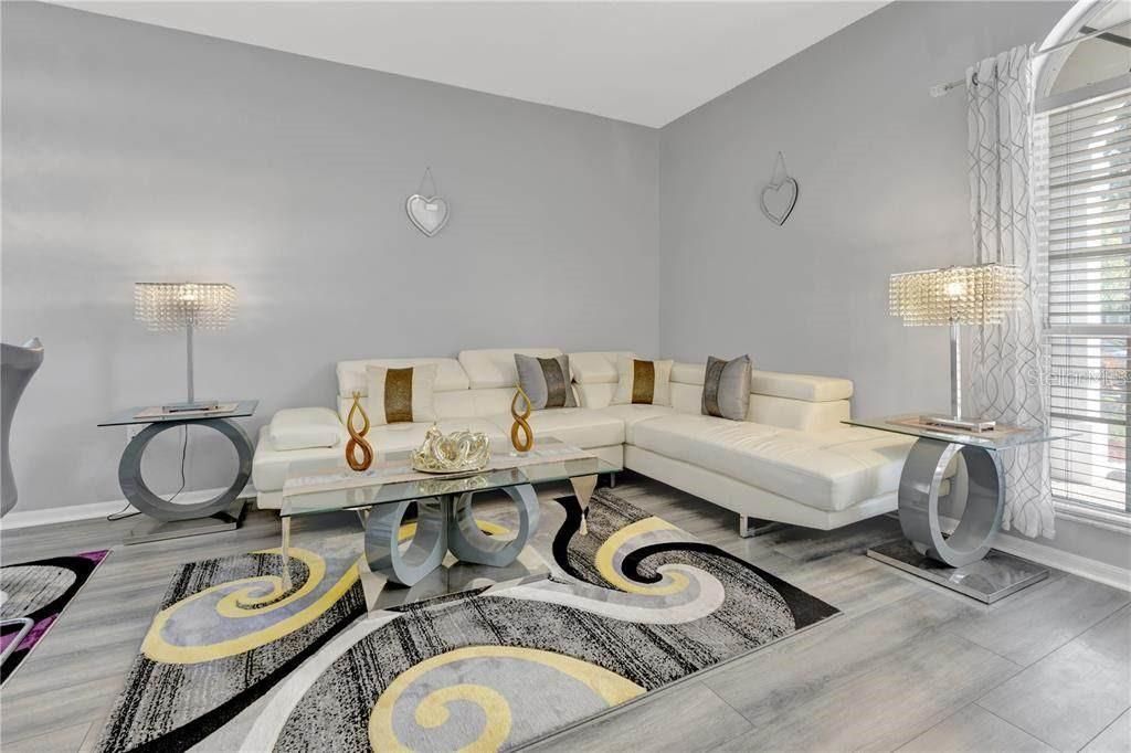 For Sale: $515,000 (5 beds, 3 baths, 2270 Square Feet)