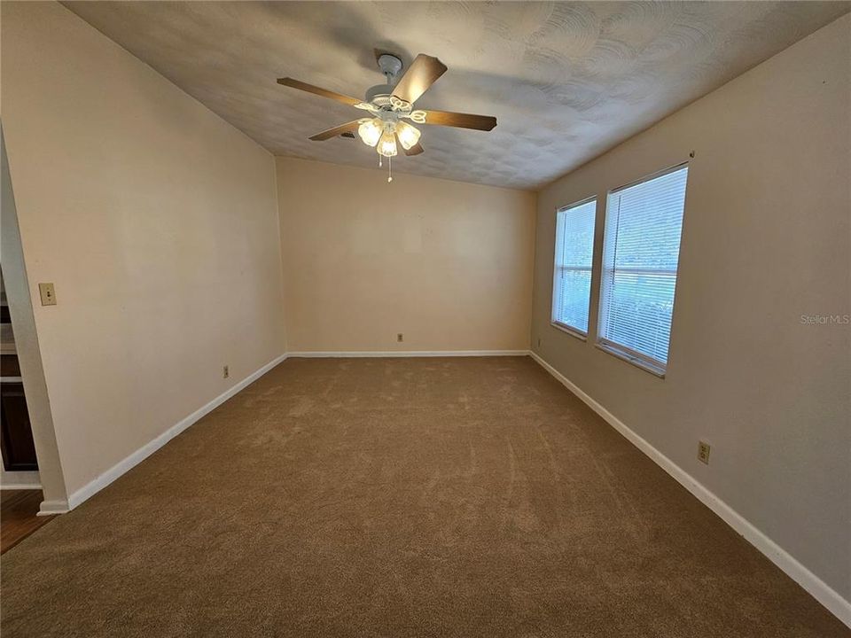 待售: $139,900 (2 贝兹, 1 浴室, 960 平方英尺)