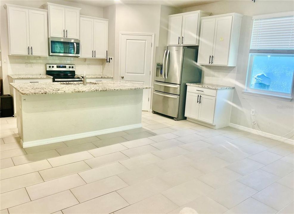 出租: $3,000 (4 贝兹, 3 浴室, 2255 平方英尺)