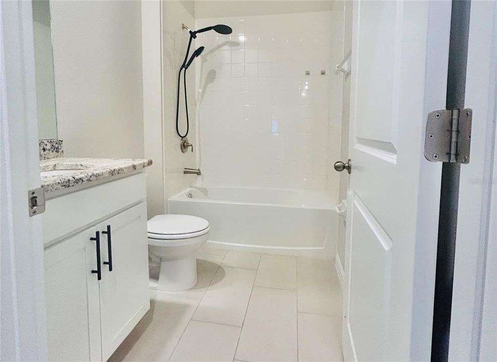 出租: $3,000 (4 贝兹, 3 浴室, 2255 平方英尺)