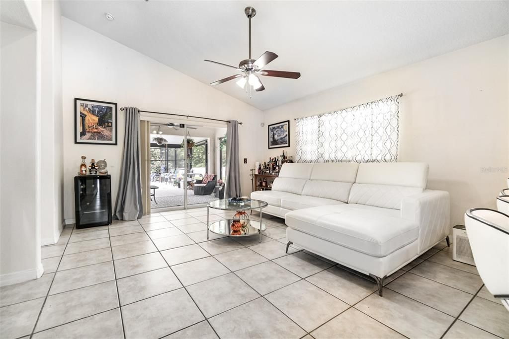 待售: $450,000 (4 贝兹, 2 浴室, 2014 平方英尺)