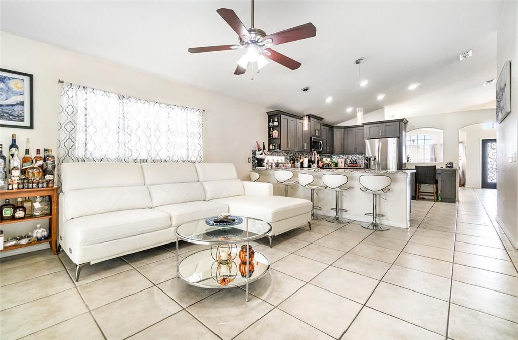 待售: $450,000 (4 贝兹, 2 浴室, 2014 平方英尺)