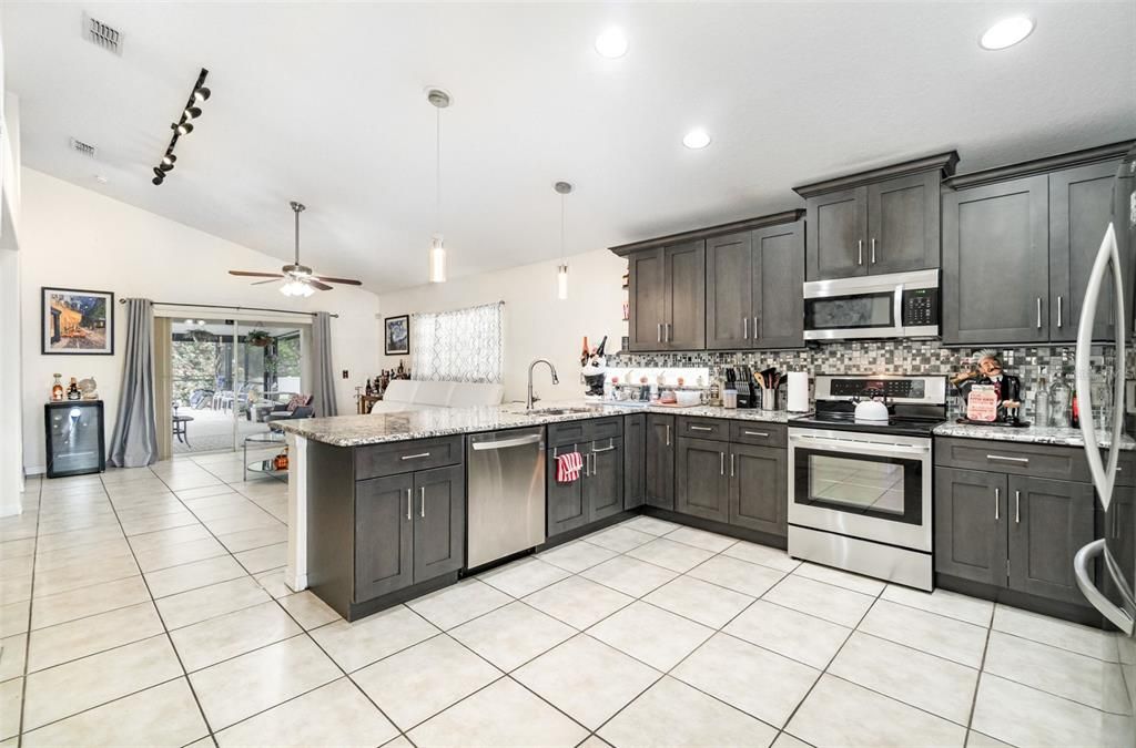 待售: $450,000 (4 贝兹, 2 浴室, 2014 平方英尺)