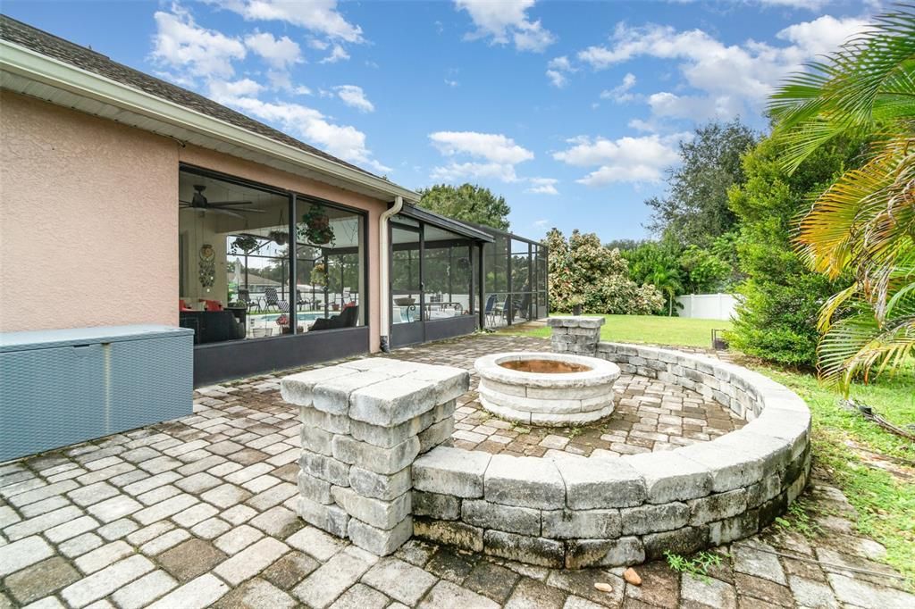 待售: $450,000 (4 贝兹, 2 浴室, 2014 平方英尺)