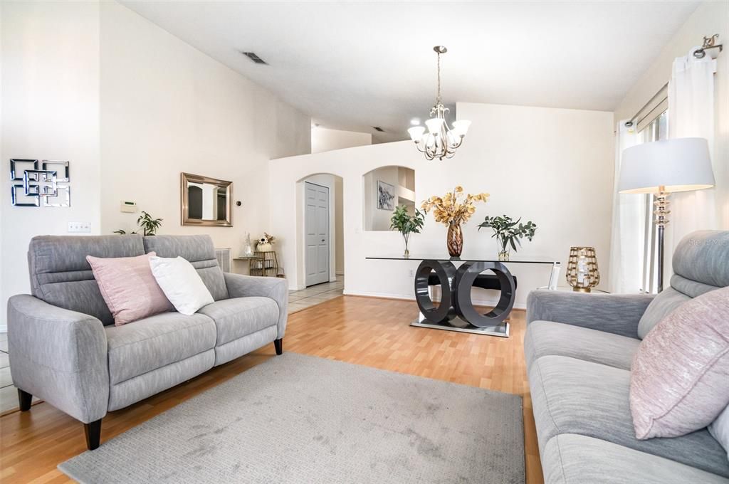 待售: $450,000 (4 贝兹, 2 浴室, 2014 平方英尺)