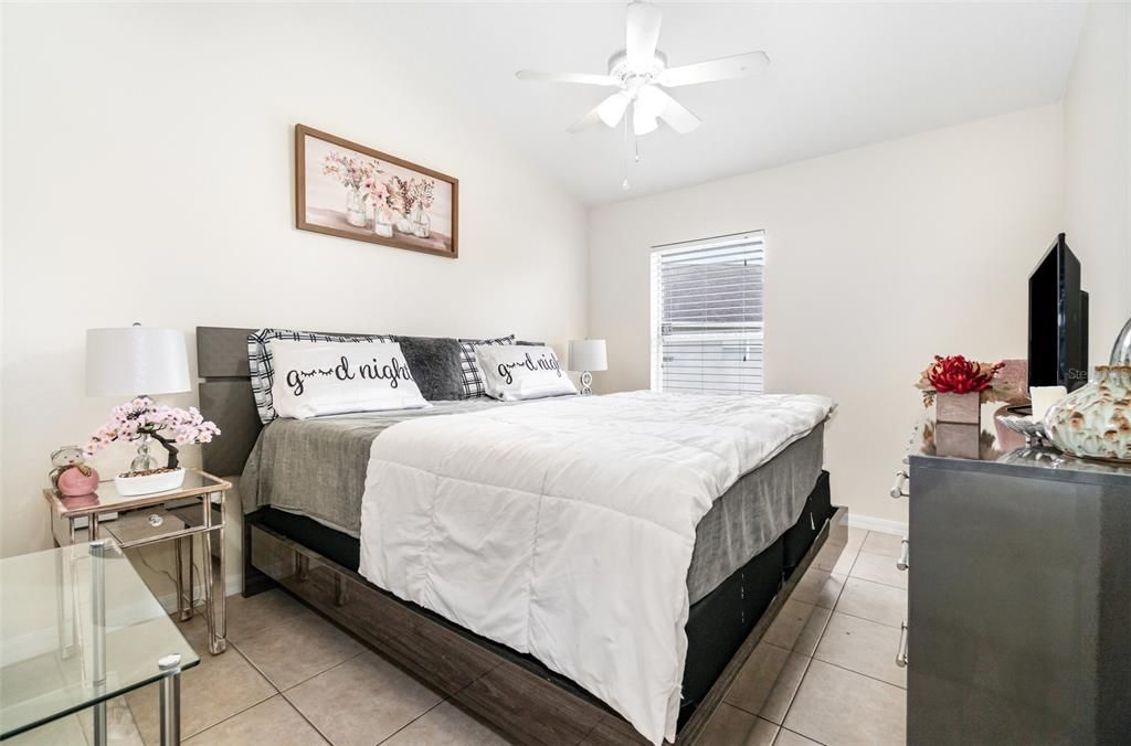 待售: $450,000 (4 贝兹, 2 浴室, 2014 平方英尺)