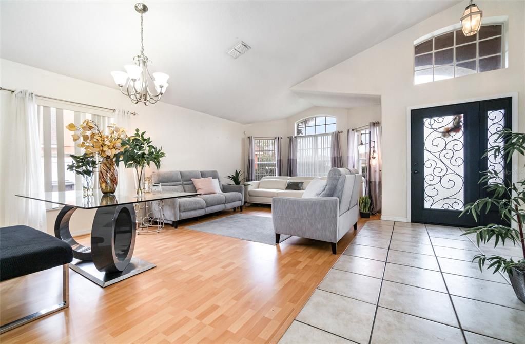 待售: $450,000 (4 贝兹, 2 浴室, 2014 平方英尺)