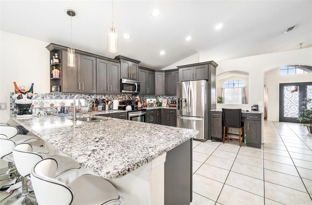 待售: $450,000 (4 贝兹, 2 浴室, 2014 平方英尺)