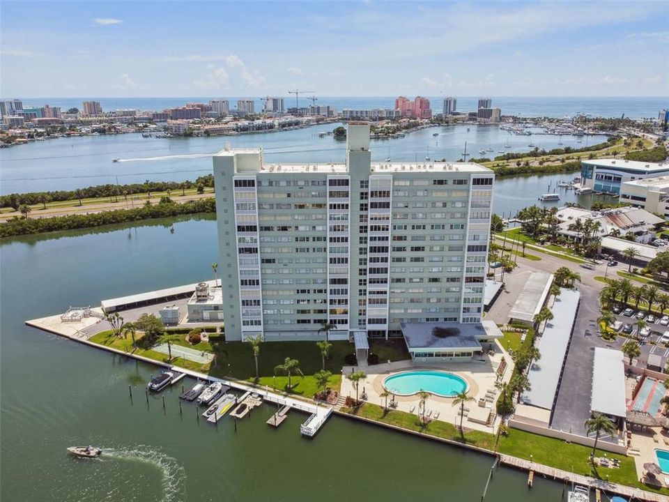 Под контрактом: $255,000 (1 спален, 1 ванн, 1005 Квадратных фут)