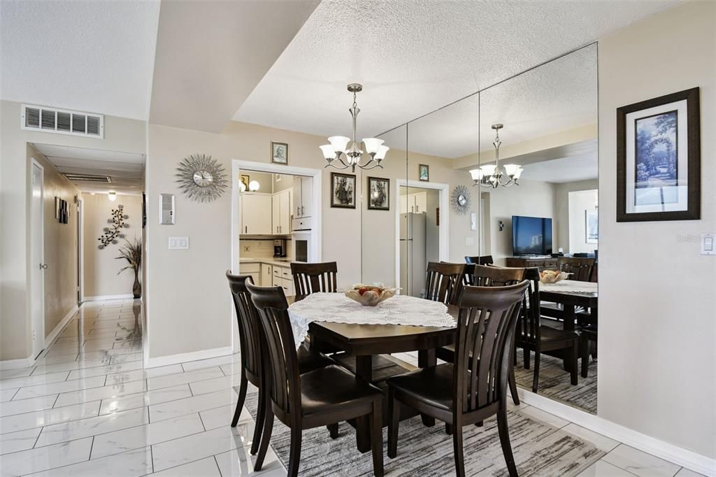 Под контрактом: $255,000 (1 спален, 1 ванн, 1005 Квадратных фут)